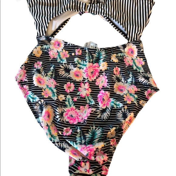 ‼️‼️SOLD‼️‼️ Arizona Jean Company Striped and Floral Monokini - Picture 4 of 8